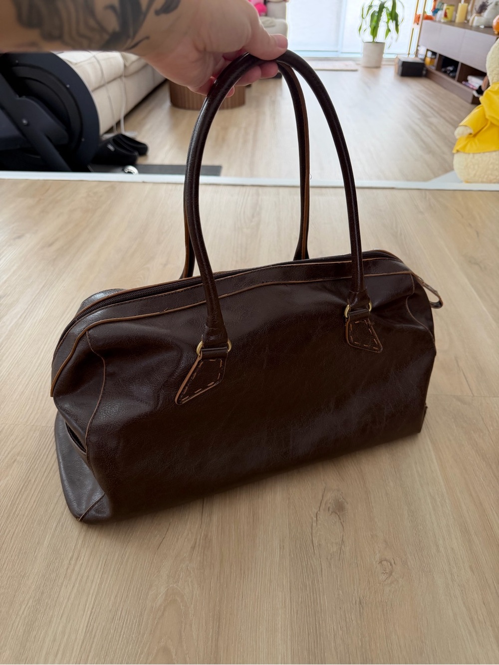 Vintage Brown Faux Leather Bowling Bag Style with Contrast Stitching - Picture 4 of 10